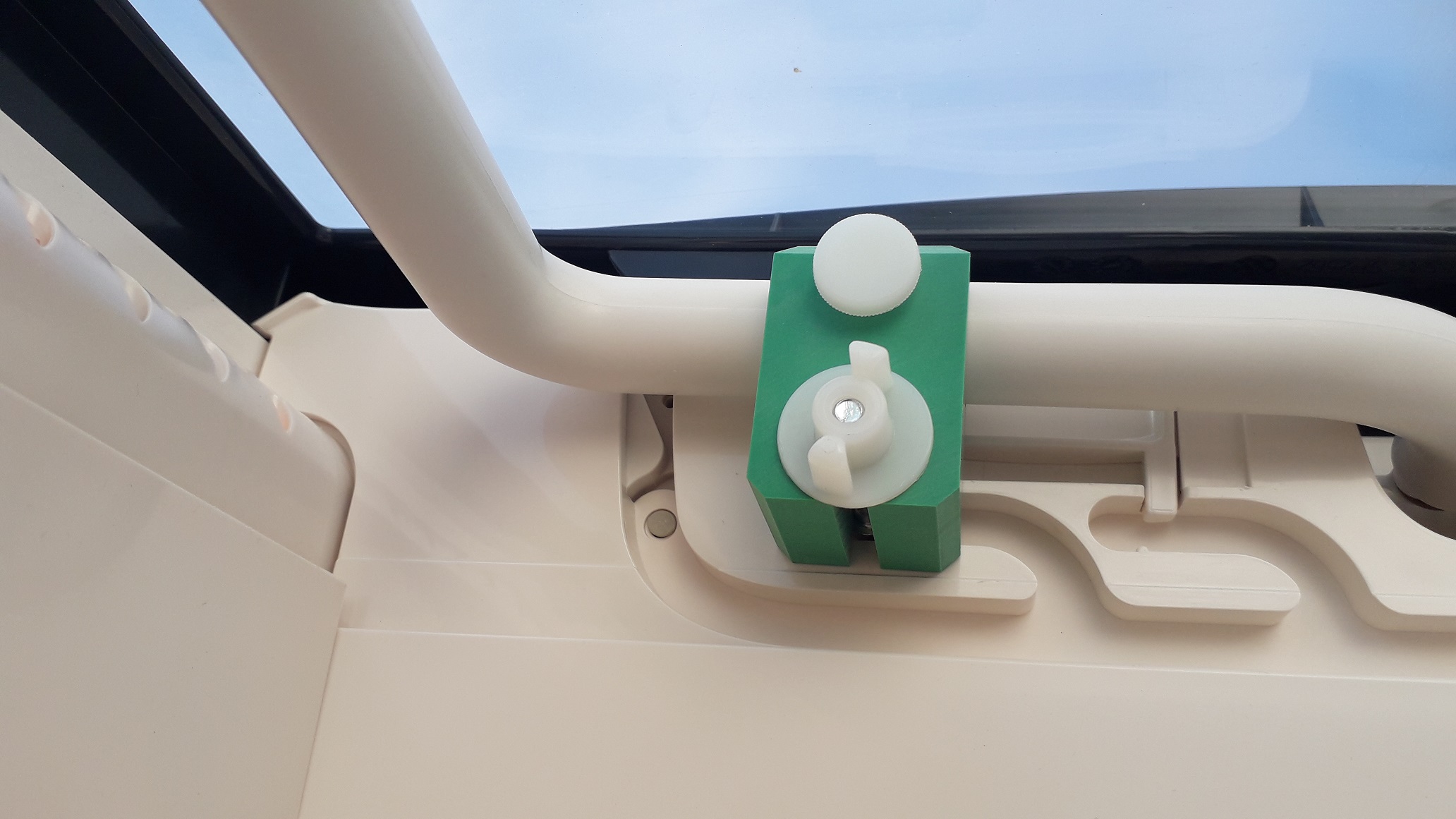 Bügelklammer MIDI-HEKI - Functional Design: Innovationen für Reisemobile